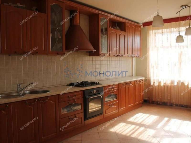 трёхкомнатная квартира на Большей Печёрской улице дом 32