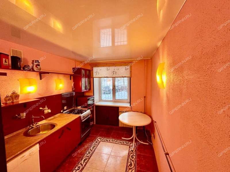 четырёхкомнатная квартира на улице Сурикова дом 16А