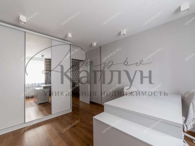 четырёхкомнатная квартира на улице Октябрьской Революции дом 45