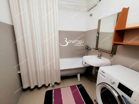 3-komnatnaya-ul-vyatskaya-d-1 фото