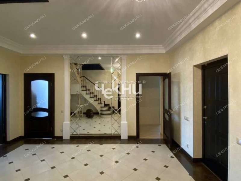 дом на Калухина село Великий Враг