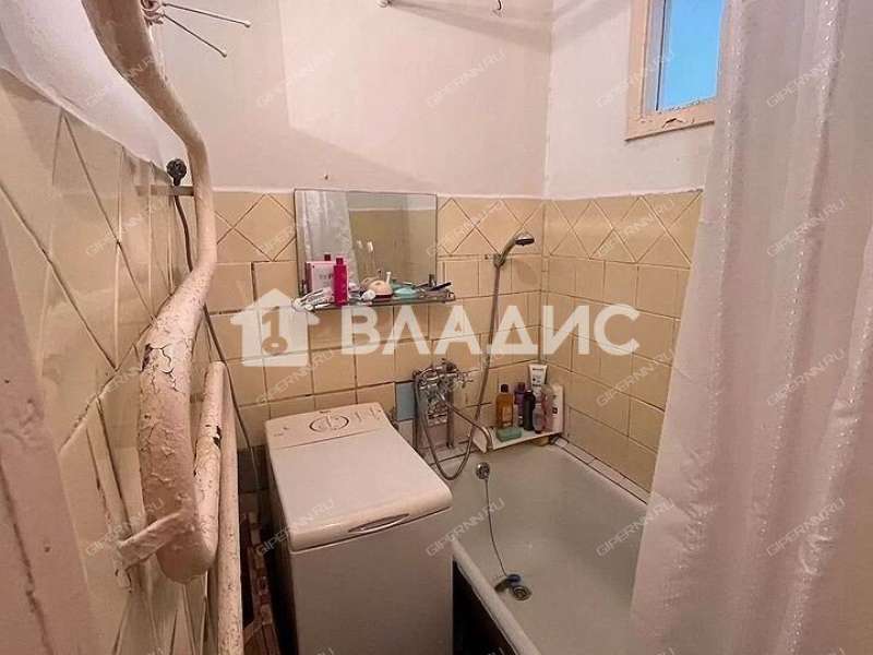 трёхкомнатная квартира на проспекте Кирова дом 43А