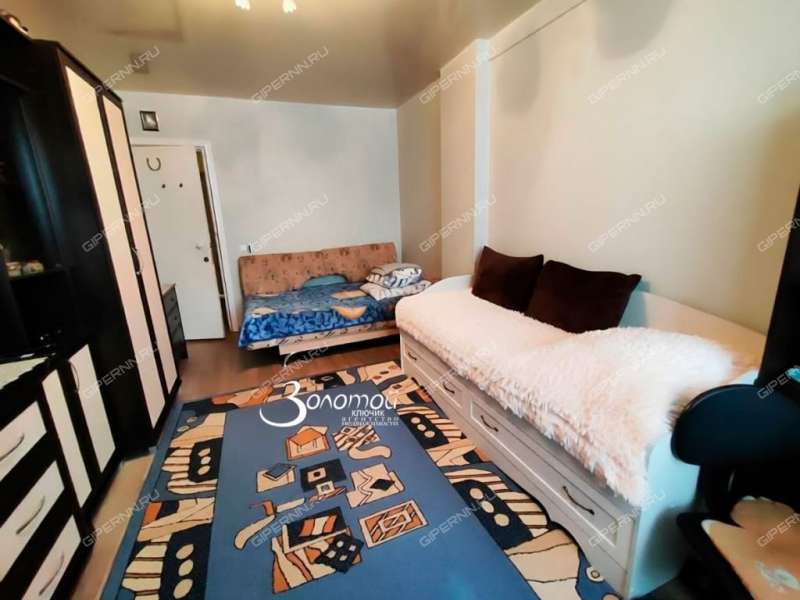 трёхкомнатная квартира на Вятской улице дом 1