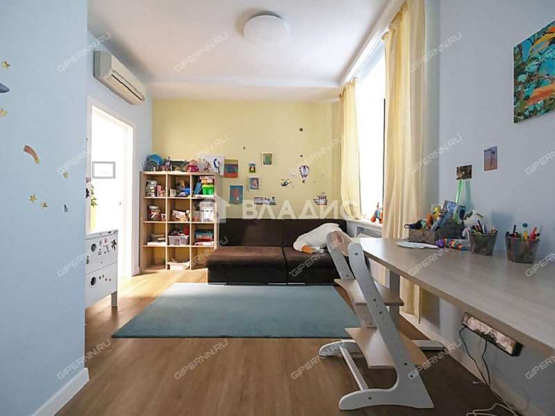 трёхкомнатная квартира на Ошарской улице дом 16