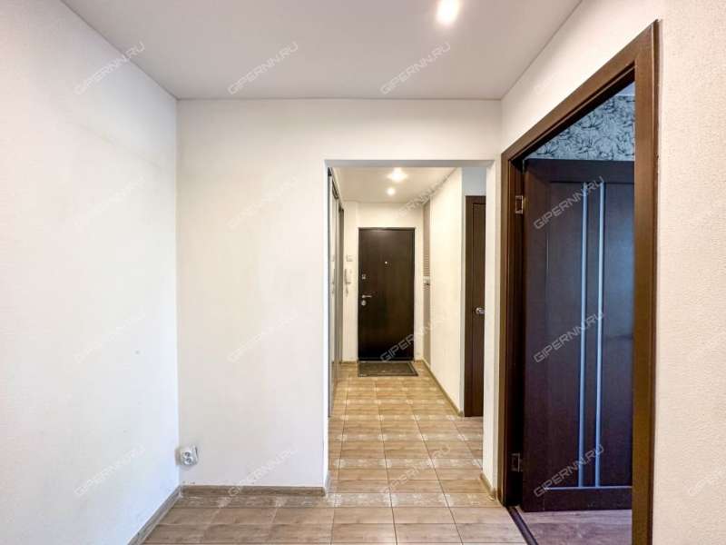 трёхкомнатная квартира на улице Юлиуса Фучика дом 39