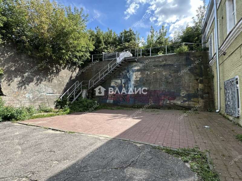 здание под офис, торговую площадь на Рождественской улице