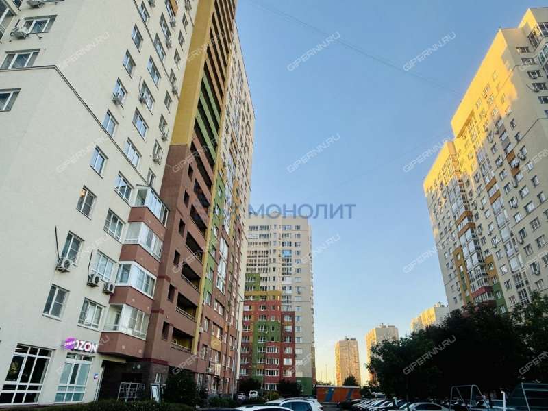 трёхкомнатная квартира на улице Академика Сахарова дом 105