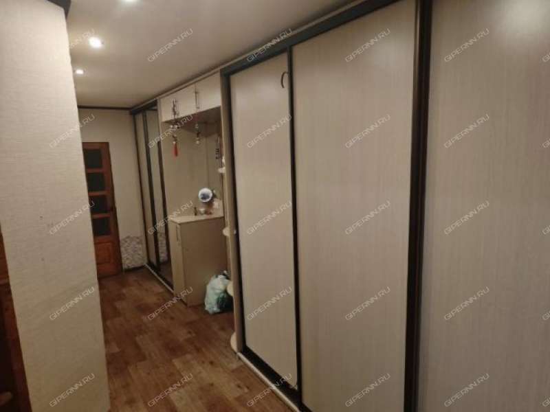 четырёхкомнатная квартира в 2-м микрорайоне дом 1 город Кстово