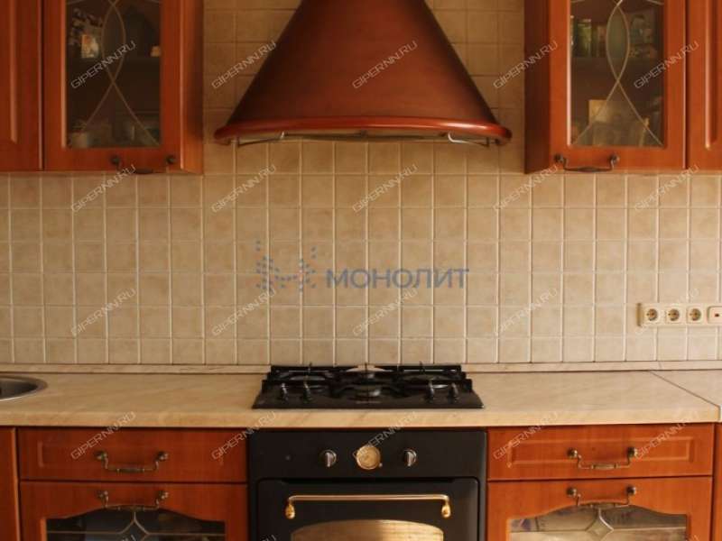 трёхкомнатная квартира на Большей Печёрской улице дом 32