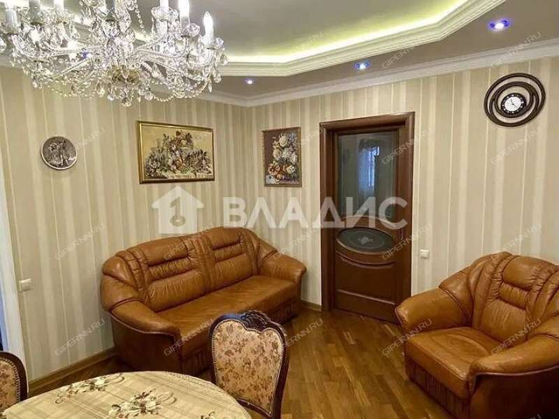 четырёхкомнатная квартира на улице Дунаева дом 8