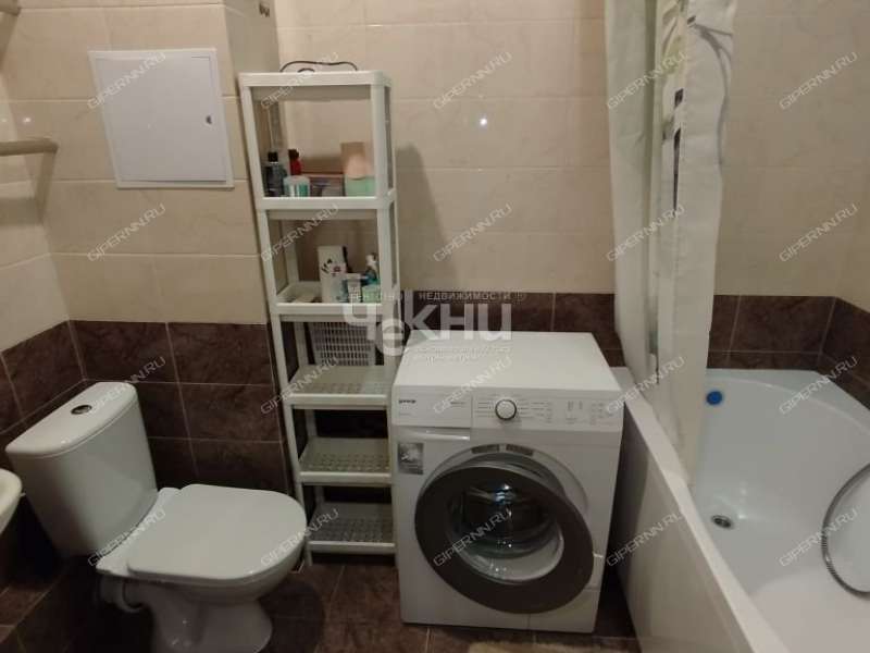 однокомнатная квартира на улице Июльских Дней дом 1  к2