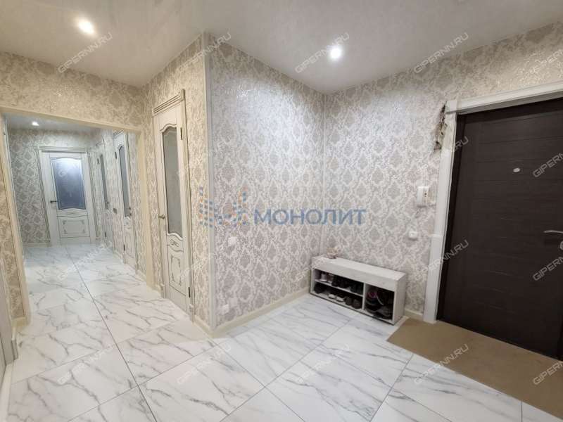трёхкомнатная квартира на улице Движенцев дом 1