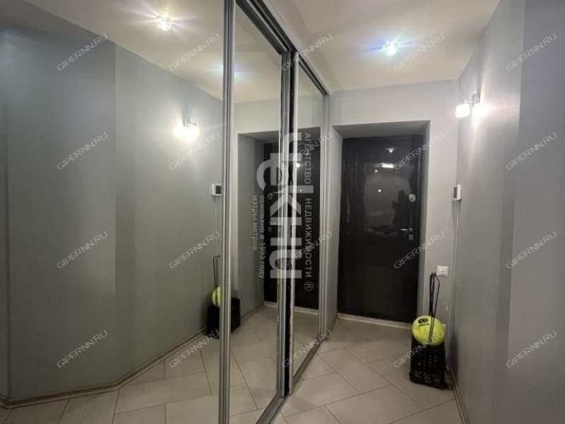 пятикомнатная квартира на улице Красных Зорь дом 22