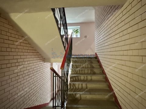 2-komnatnaya-ul-oktyabrskoy-revolyucii-d-45a фото