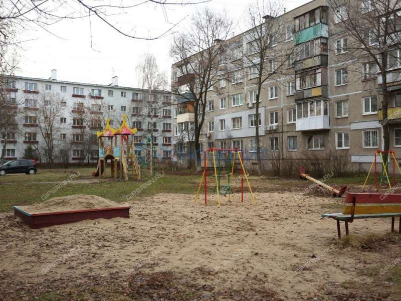 трёхкомнатная квартира на улице Бурденко дом 18