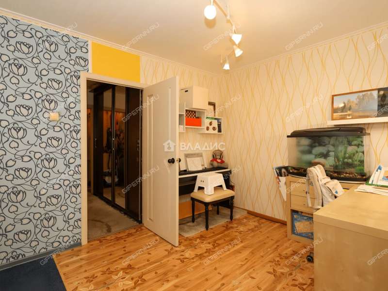 четырёхкомнатная квартира на Артельной улице дом 10А