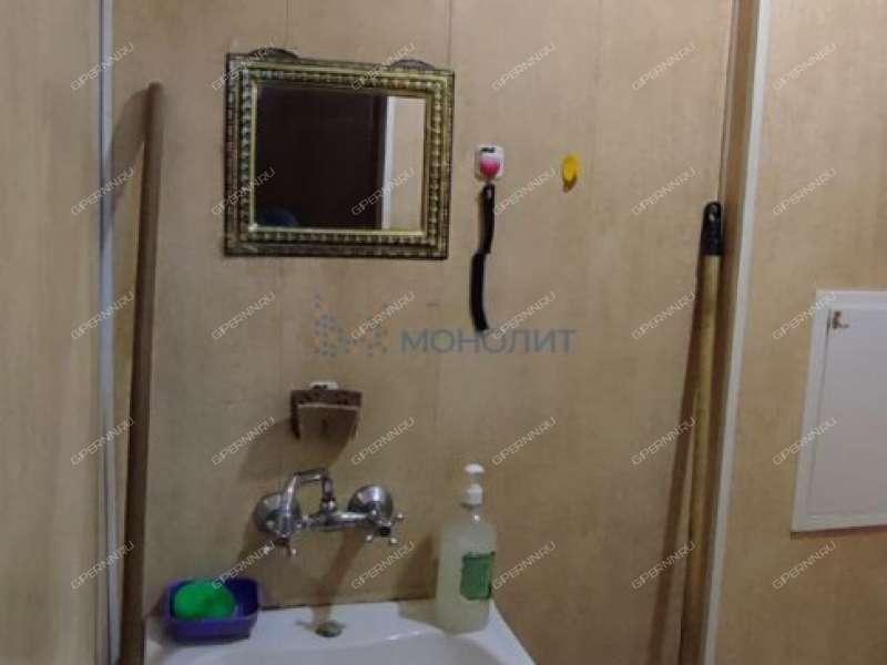 помещение под помещение свободного назначения, торговую площадь на Южном шоссе