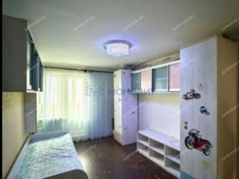 3-komnatnaya-ul-vyatskaya-d-1 фото