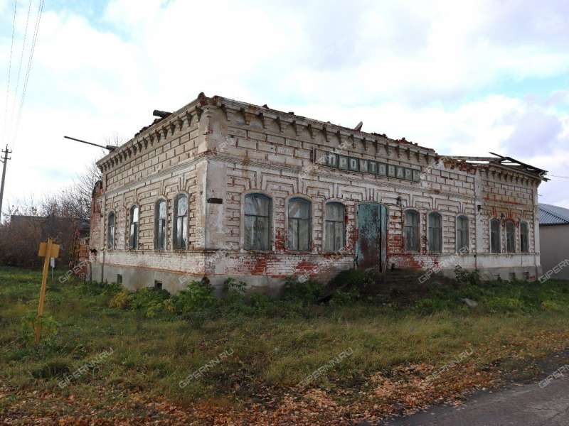 здание под торговую площадь на ул.Советская село Курмыш