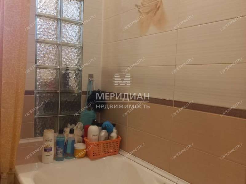 четырёхкомнатная квартира на улице Страж Революции дом 6/3