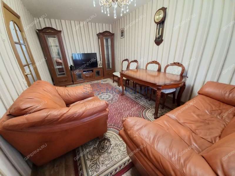 двухкомнатная квартира на улице Верхнепечёрская дом 1