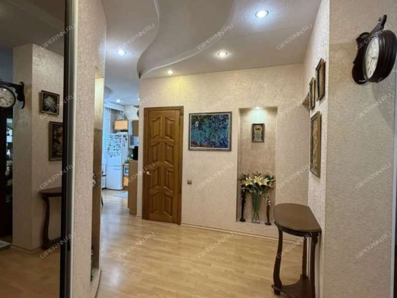 трёхкомнатная квартира на улице Ватутина дом 2