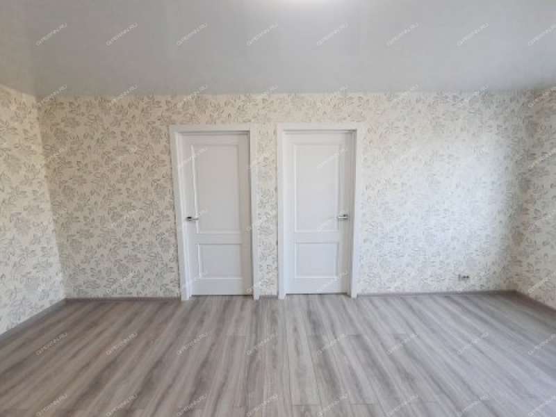 трёхкомнатная квартира в 3-м микрорайоне дом 16 город Кстово
