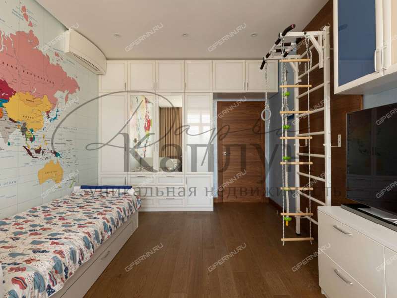 четырёхкомнатная квартира на улице Максима Горького дом 77