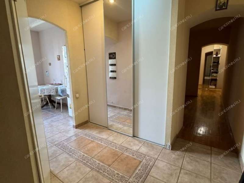 трёхкомнатная квартира на проспекте Кирова дом 6