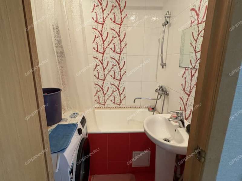 трёхкомнатная квартира на улице Адмирала Макарова дом 3