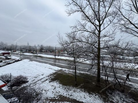 1-komnatnaya-ul-strokina-d-18 фото