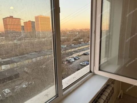 3-komnatnaya-ul-strokina-d-3a фото