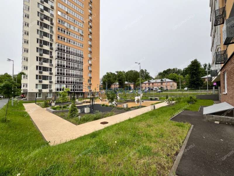 трёхкомнатная квартира на улице Владимира Лузянина дом 2