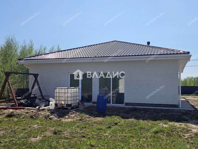 дом на улице Мирная село Безводное