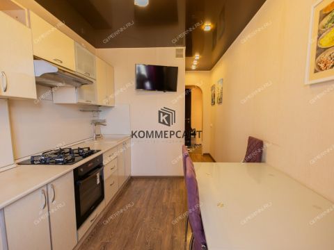 4-komnatnaya-ul-molitovskaya-d-2 фото