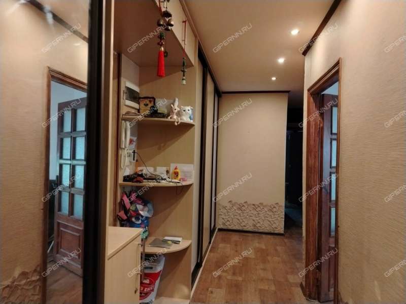 четырёхкомнатная квартира в 2-м микрорайоне дом 1 город Кстово