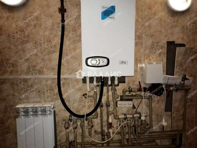 дом на улице Зеленкина село Безводное