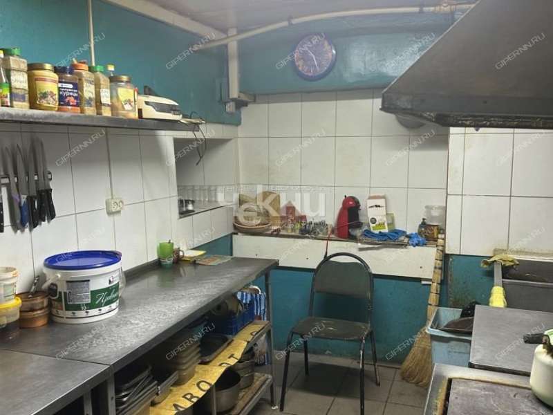 помещение под торговую площадь на улице Бекетова