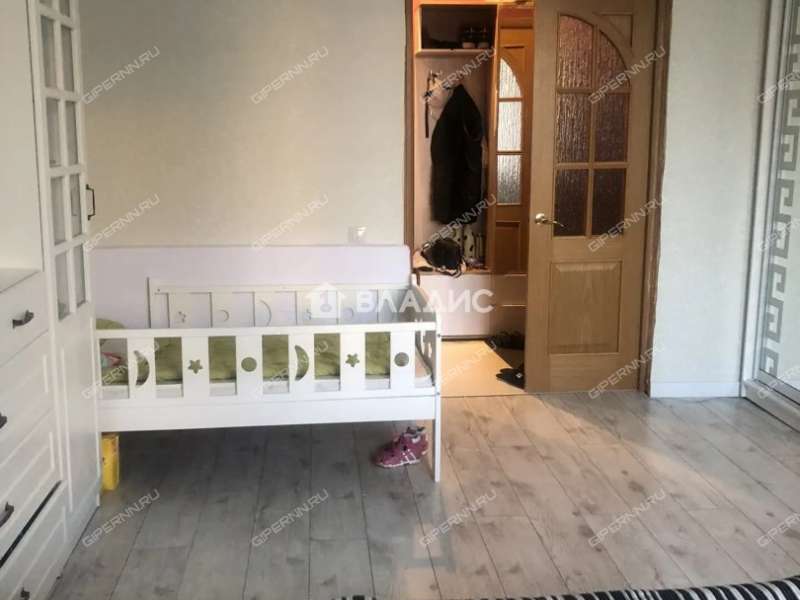 трёхкомнатная квартира на проспекте Кирова дом 8
