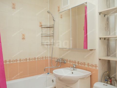 1-komnatnaya-ul-surikova-d-10 фото