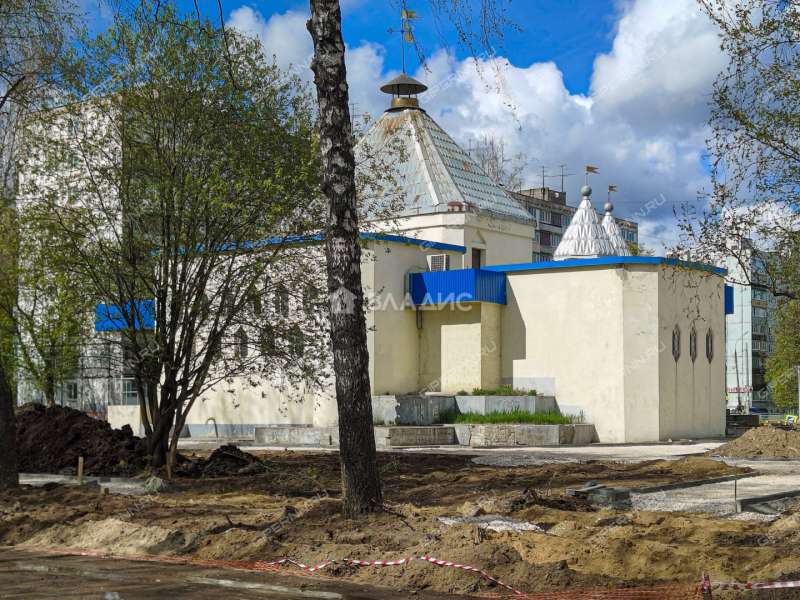 здание под офис, торговую площадь на улице Баранова