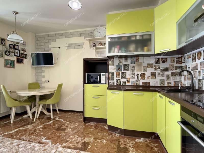 трёхкомнатная квартира на бульваре 60-летия Октября дом 25 к2