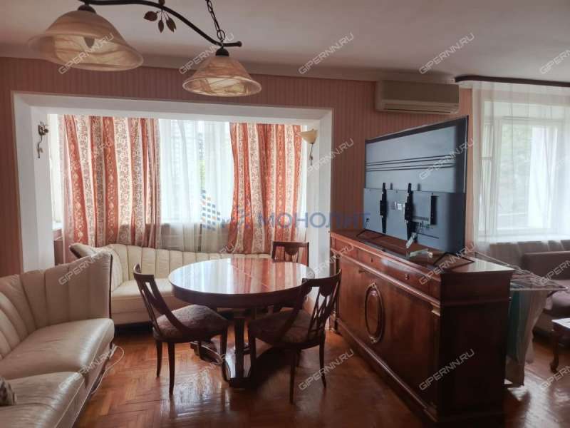 четырёхкомнатная квартира на Красносельской улице дом 3
