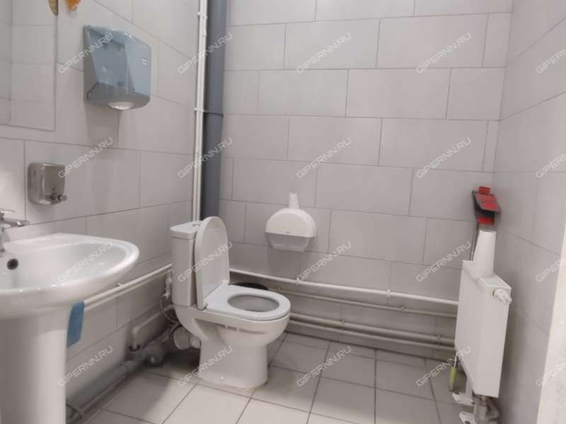 здание под торговую площадь, недвижимость под автобизнес на улице Федосеенко