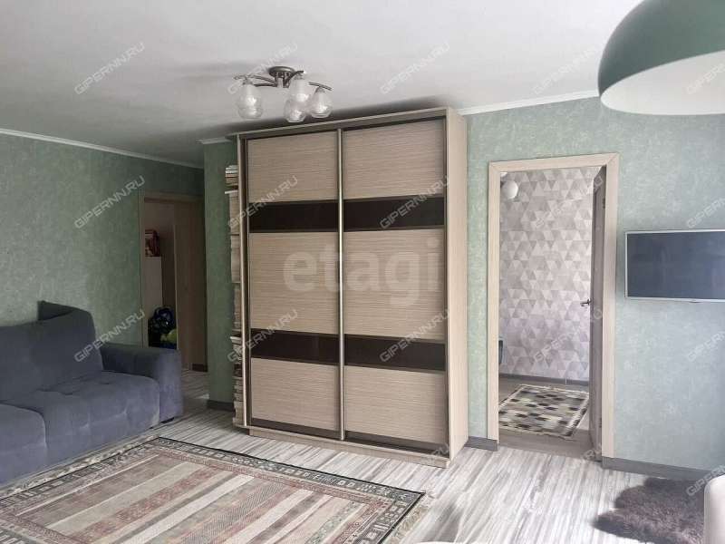 трёхкомнатная квартира на Ошарской улице дом 53