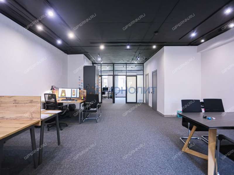 помещение под офис, недвижимость под образовательные учреждения на площади Свободы