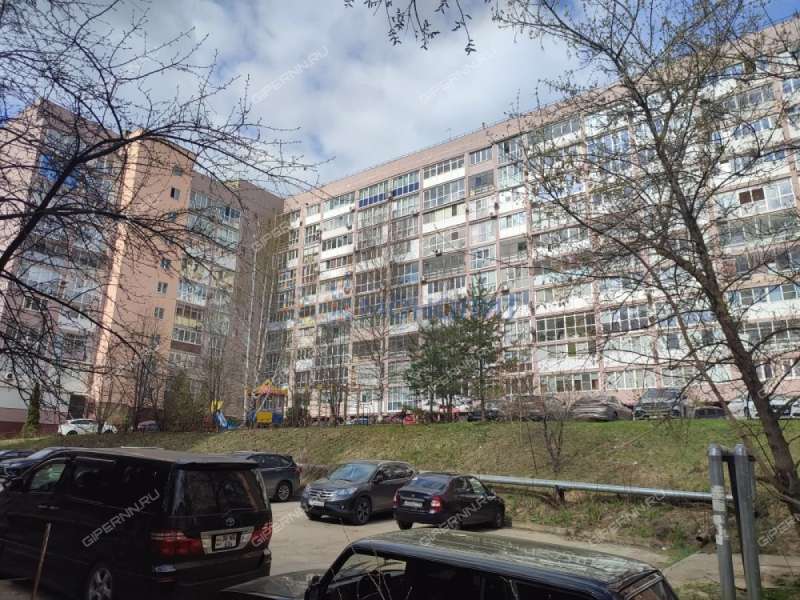 трёхкомнатная квартира на улице Александра Хохлова дом 1