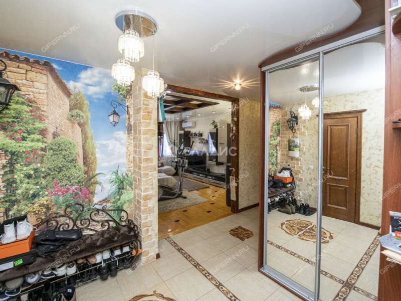 трёхкомнатная квартира на улице Карла Маркса дом 52