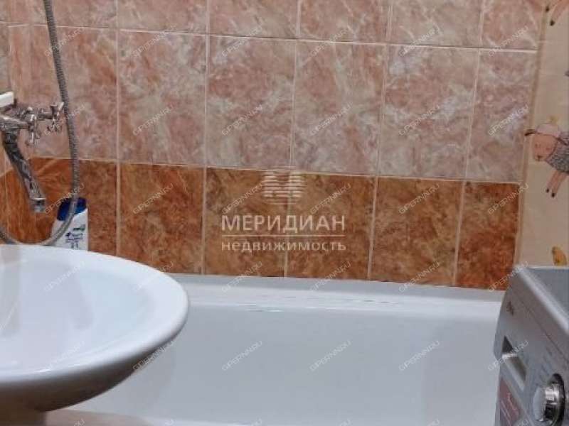 трёхкомнатная квартира на улице Героя Шнитникова дом 20