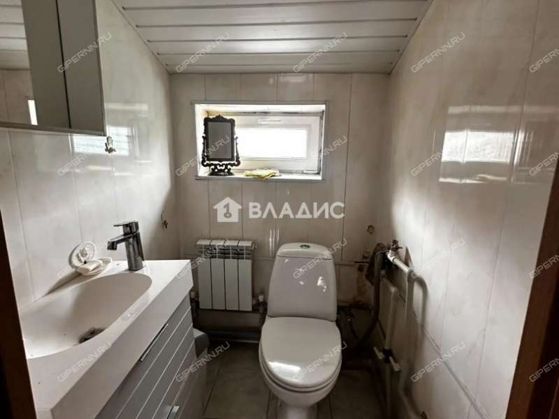 дом на улице Зеленкина село Безводное